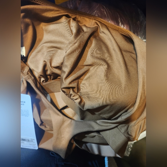 NWT ALO Sleek Back Bodysuit Size L - Picture 9 of 10